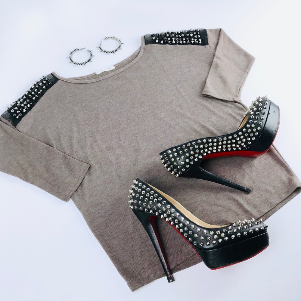 Tea n Rose Taupe/Gray Spiked Mesh Shoulder Top